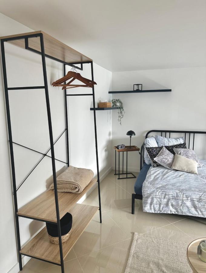 Апартаменти Petite Maison Studio Tout Confort Cosy Givors Autoroute Et Gare Екстер'єр фото